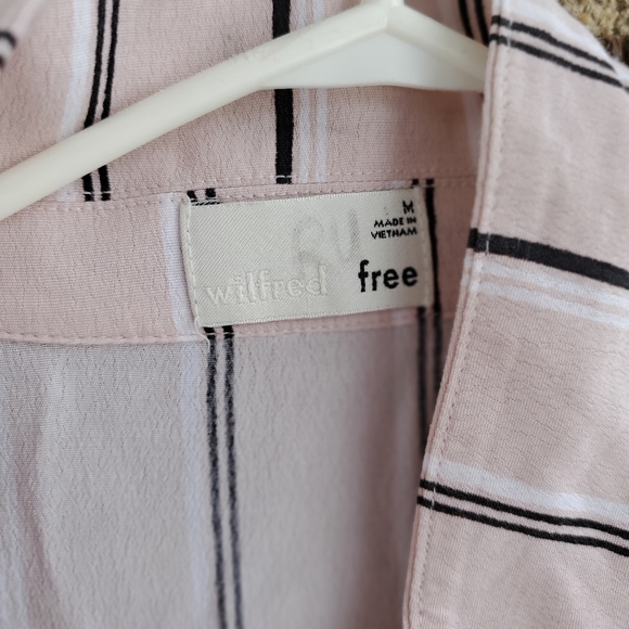 Short blouse with tie - Picture 3 of 7